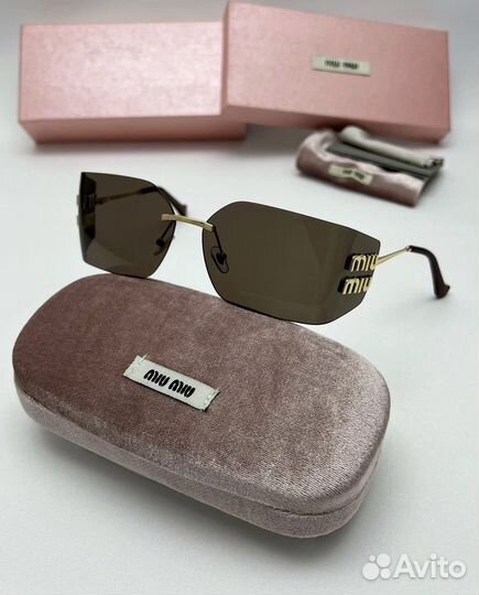 Солнцезащитные очки Miu Miu