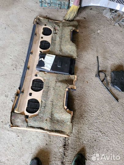 Задняя полка на Мерседес 140