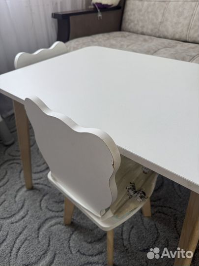 Детский стол и 2 стула