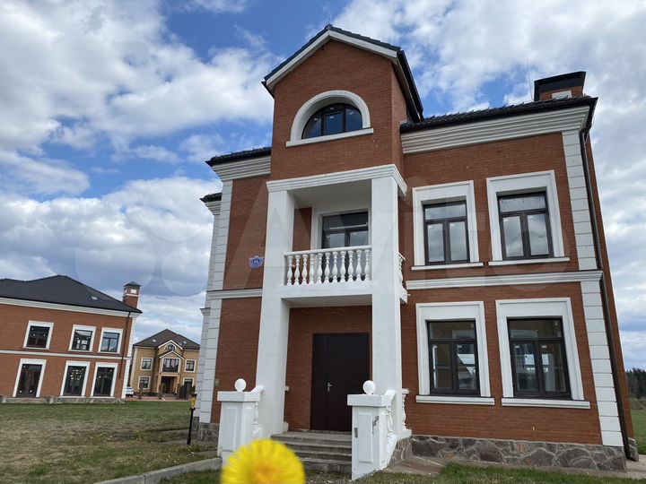 Коттедж 285 м² на участке 18 сот.