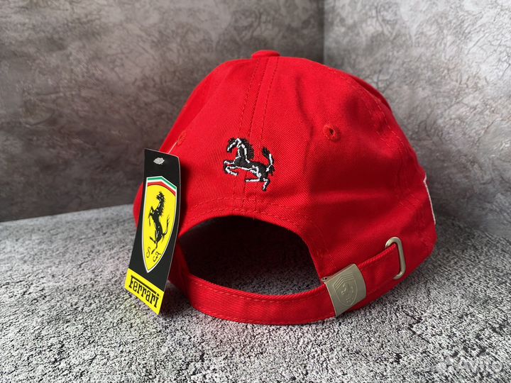 Бейсболка Ferrari Formula 1 унисекс красная