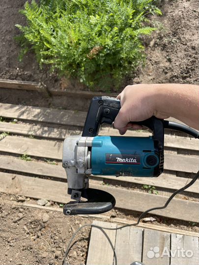 Ножницы по металлу Makita