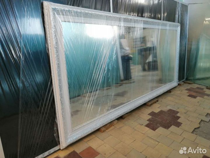 Зеркало в багетной раме