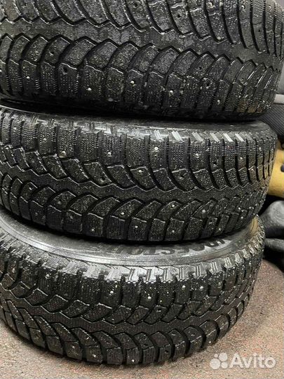 Bridgestone Blizzak Spike-01 225/65 R17