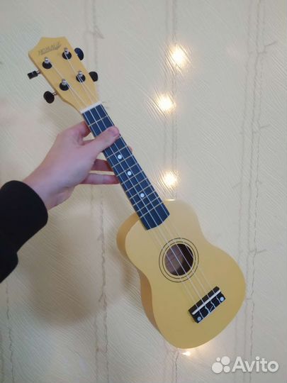 Укулеле жёлтая