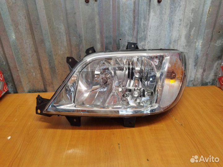 Фара передняя левая Mercedes Sprinter W909 OM646