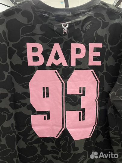 Футболка Bape Inter Miami на руках