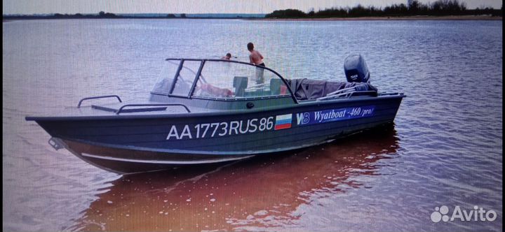 Лодка с мотором