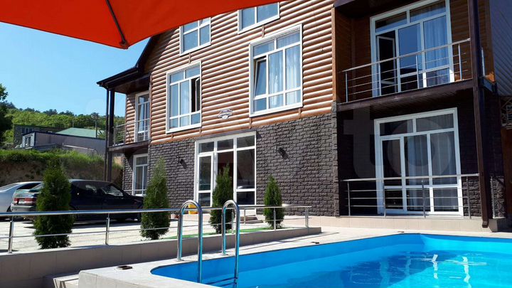 Комната 20 м² в 9-к., 1/3 эт.