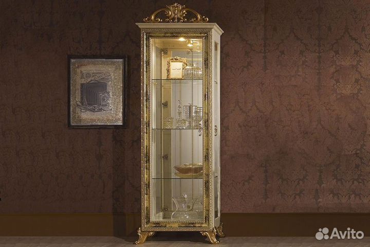 Шкаф витрина
