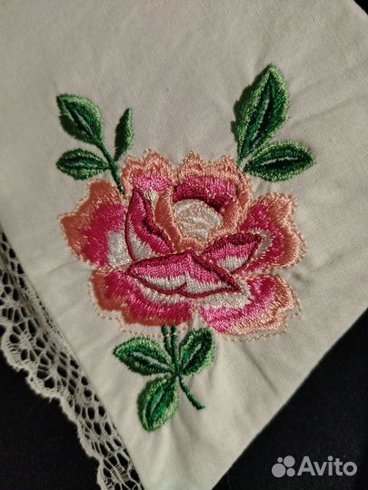 Воротник съемный белый с вышивкой Роза