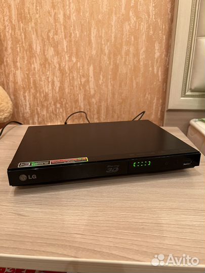 DVD и Blu-ray плеер LG BP325
