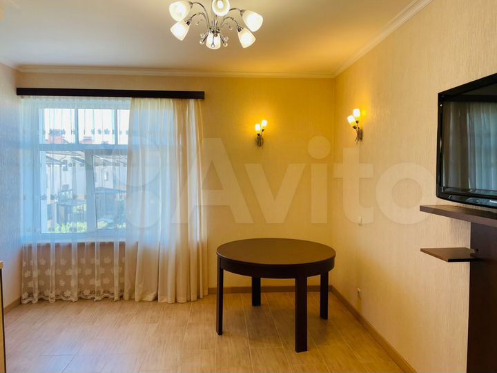 3-к. квартира, 125 м², 2/4 эт.