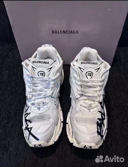 Balenciaga runner graffiti