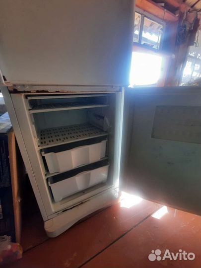 Холодильник бу indesit