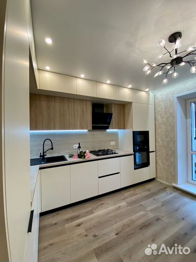 Кухня на заказ под потолок в Челябинске