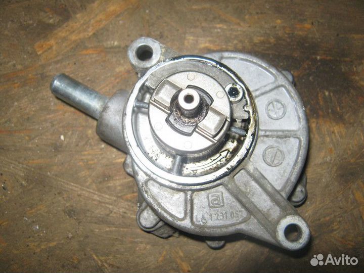 Вакуумный насос Mercedes-Benz W639