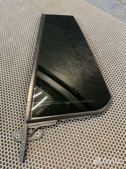 Форточка двери задняя левая Volkswagen Teramont