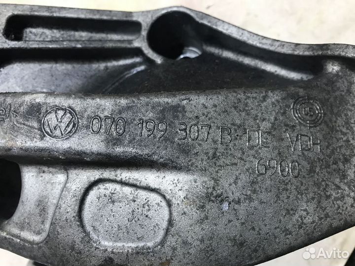 070199307B Опора двигателя левая VW Touareg 1