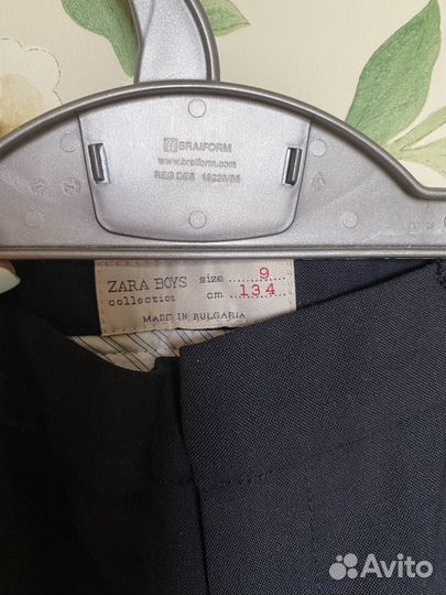 Костюм+ 2 рубашки для мальчика zara 134