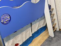 Кровать-чердак в морском стиле