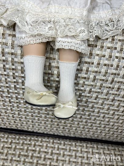 Фарфоровая кукла