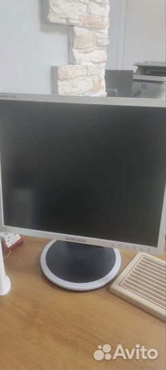 Монитор Samsung