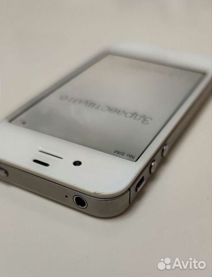 iPhone 4S 8Gb + набор чехлов