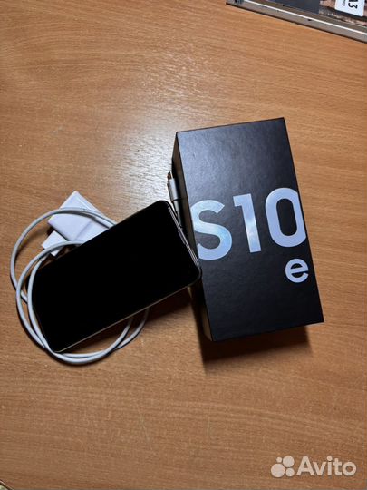 Samsung Galaxy S10e, 6/128 ГБ