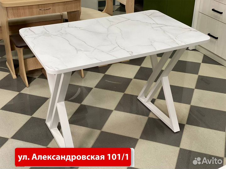 Кухонный стол белый