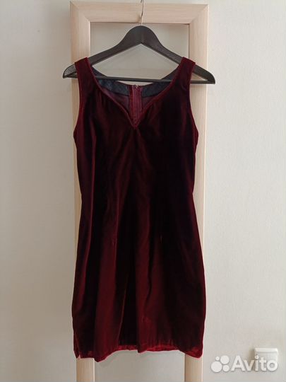 Платье бархатное 42 -44 размера