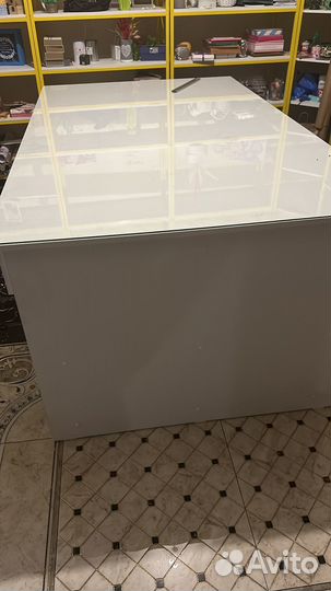 Стол и полки