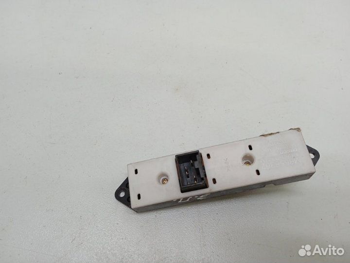 Кнопка стеклоподъемника Mitsubishi Lancer Cedia