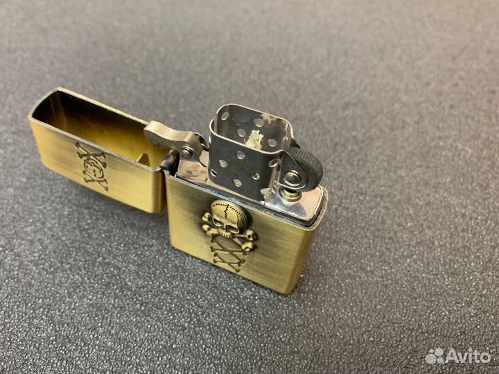 Зажигалка бензиновая