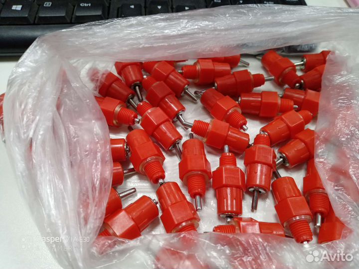 Ниппельные поилки для птиц