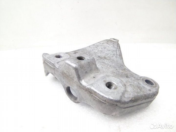 Кронштейн кпп Volkswagen Passat B6 1.4 CAX 2010