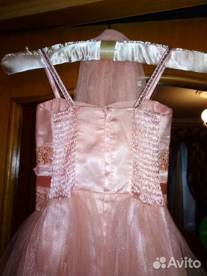 Нарядное платье