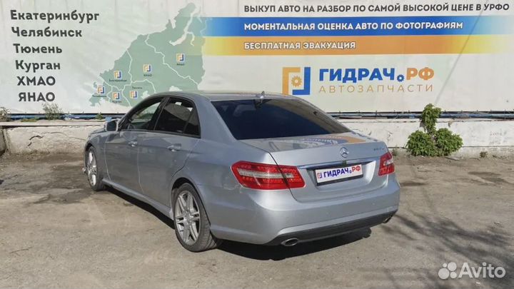 Крышка зеркала заднего вида Mercedes-Benz E-Class