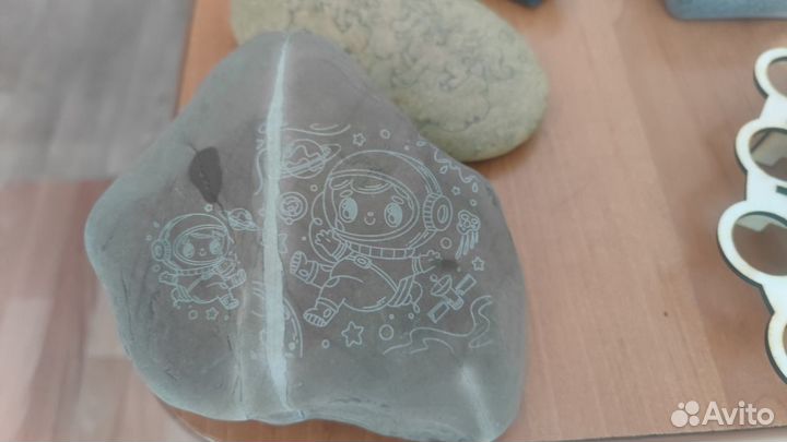 Лазерная гравировка на камнях