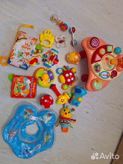 Игрушки для малыша до года