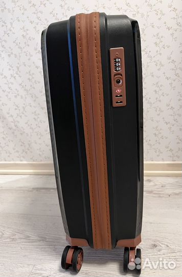 Чемодан на колесах ручная кладь