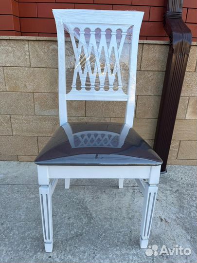 Стол и стулья