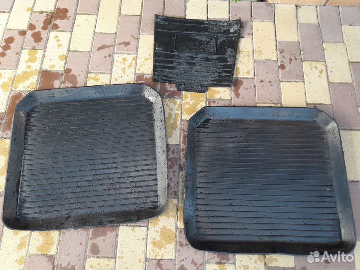 Продам. резиновые коврики для лада веста