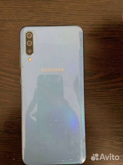 Телефон Samsung A70
