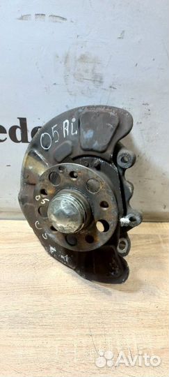 Кулак передний левый Mercedes-Benz E-Class E250