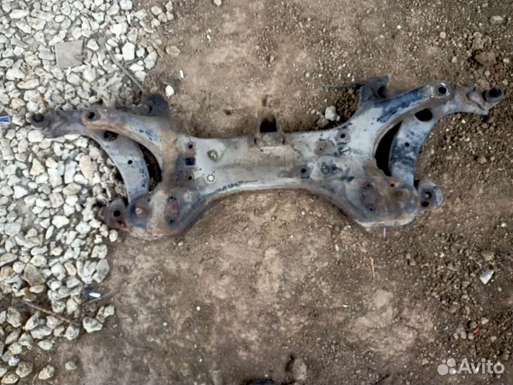 Подрамник Toyota Prius nhw10