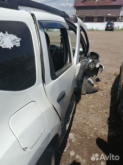 Renault Duster 2.0 МТ, 2018, битый, 150 000 км