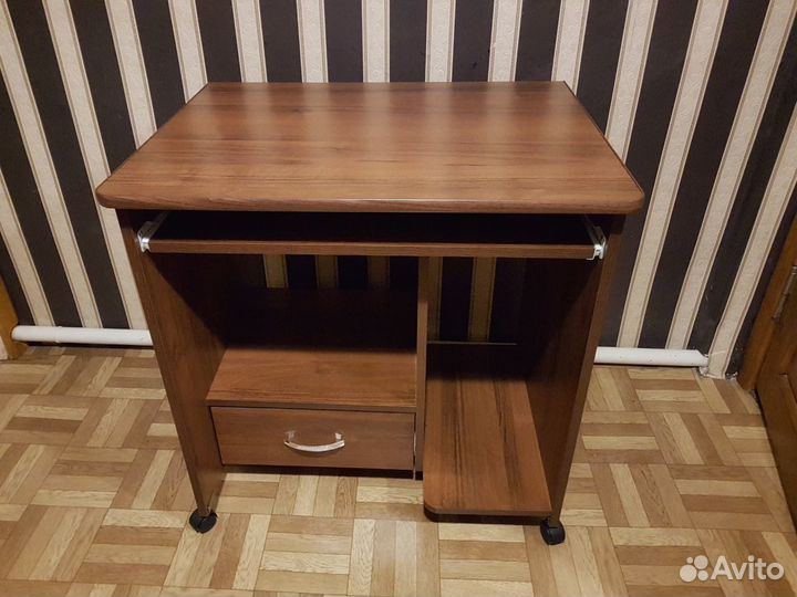 Стол для компьютера / ноутбука