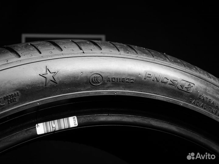 Pirelli P Zero PZ4 285/35 R21 и 255/40 R21 113Y