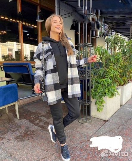 Спортивный женский костюм